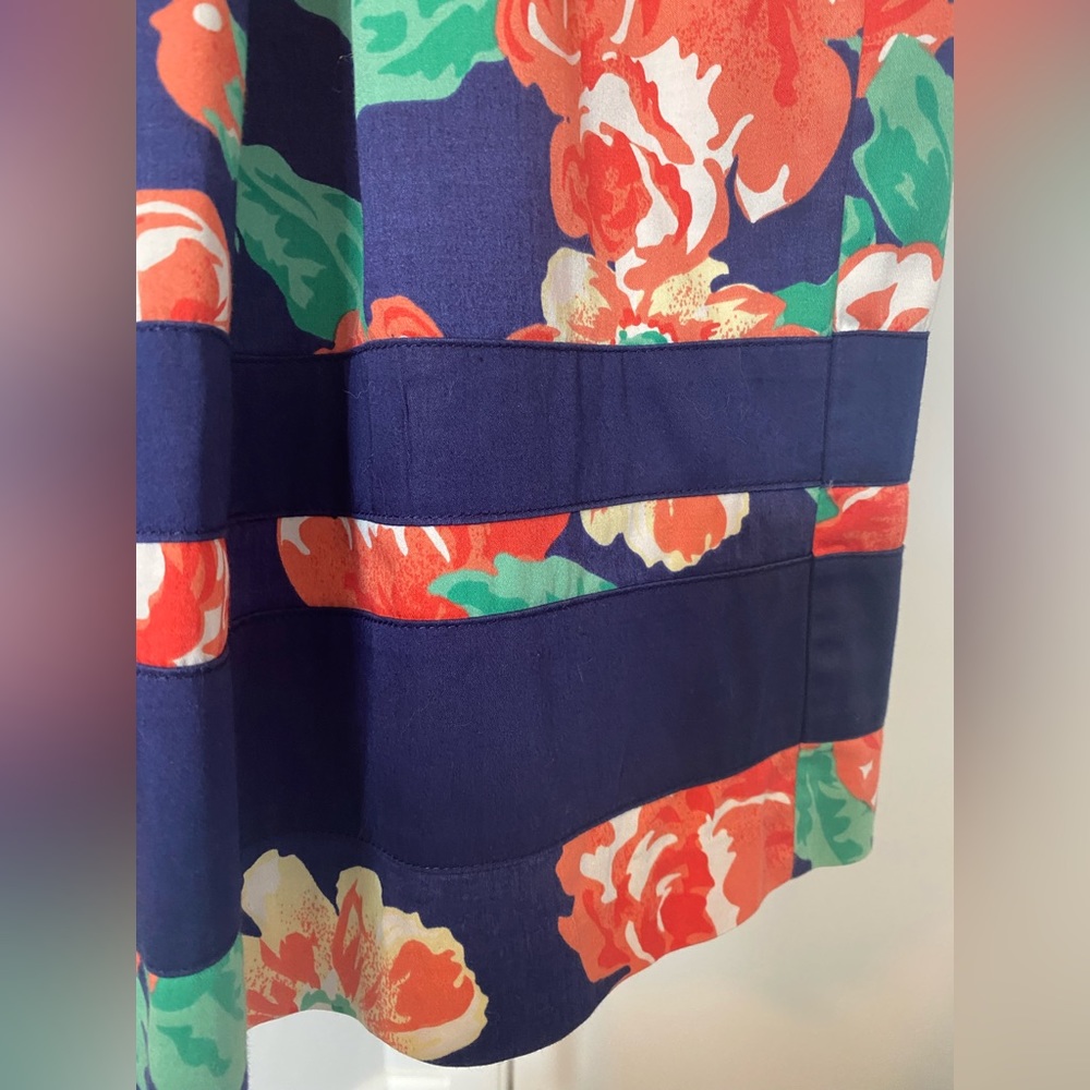 💥 SALE💥 Diana Ferrari navy & floral skirt - Picture 2 of 5
